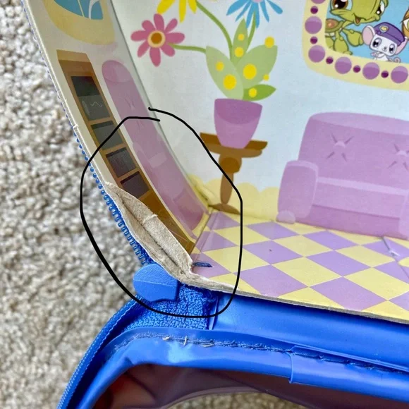 Littlest Pet Shop Carrying Storage Case with Accessories - Picture 15 of 15